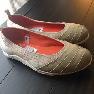 Puma Flats - beige - like new